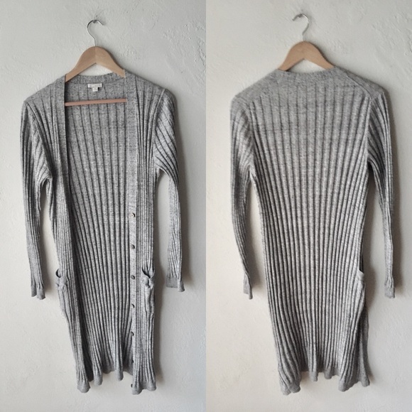 Long gray Gap button up throw over - Picture 1 of 6